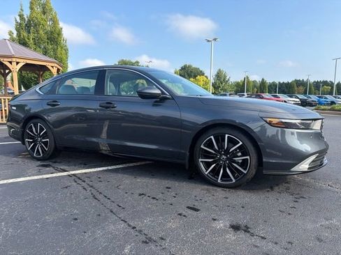 Used 2025 Honda Accord Touring image 4