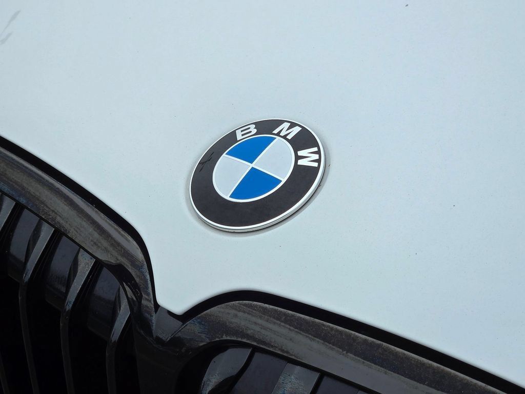 Used 2021 BMW X7 xDrive40i w/ M Sport Package AWD/4WD image 9