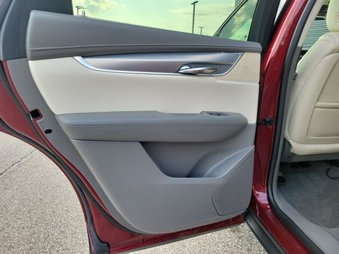 Used 2017 Cadillac XT5 Premium Luxury FWD image 17