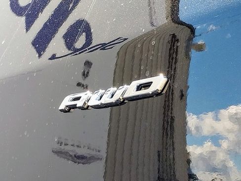 Used 2024 Ford Edge SEL image 6