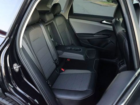 Used 2022 Volkswagen Taos SE image 32