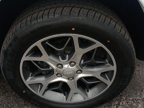 Used 2020 Jeep Grand Cherokee Overland image 15