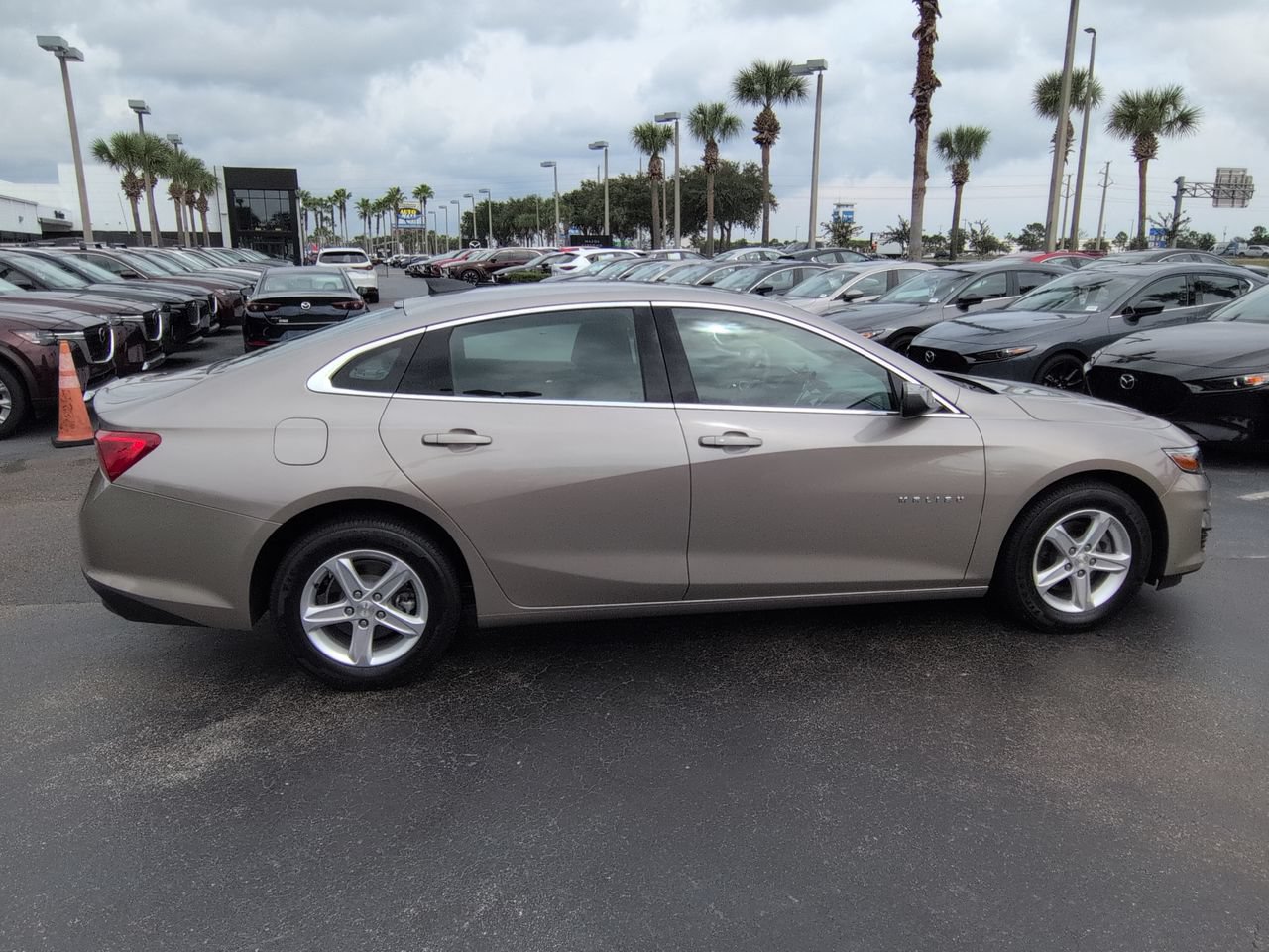 Used 2025 Chevrolet Malibu LS FWD image 3