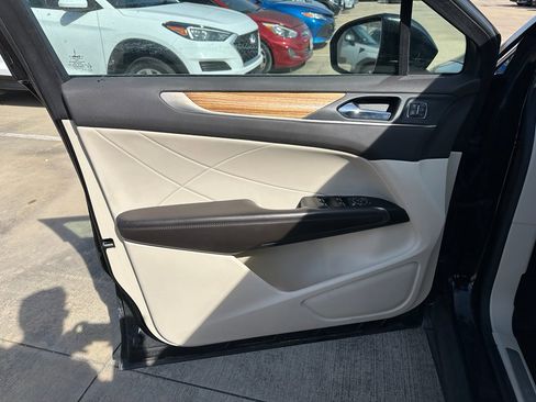 Used 2016 Lincoln MKC Select w/ Select Plus Package image 9