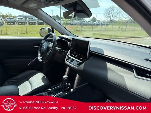Used 2023 Toyota Corolla Cross XLE w/ Convenience Package FWD image 39