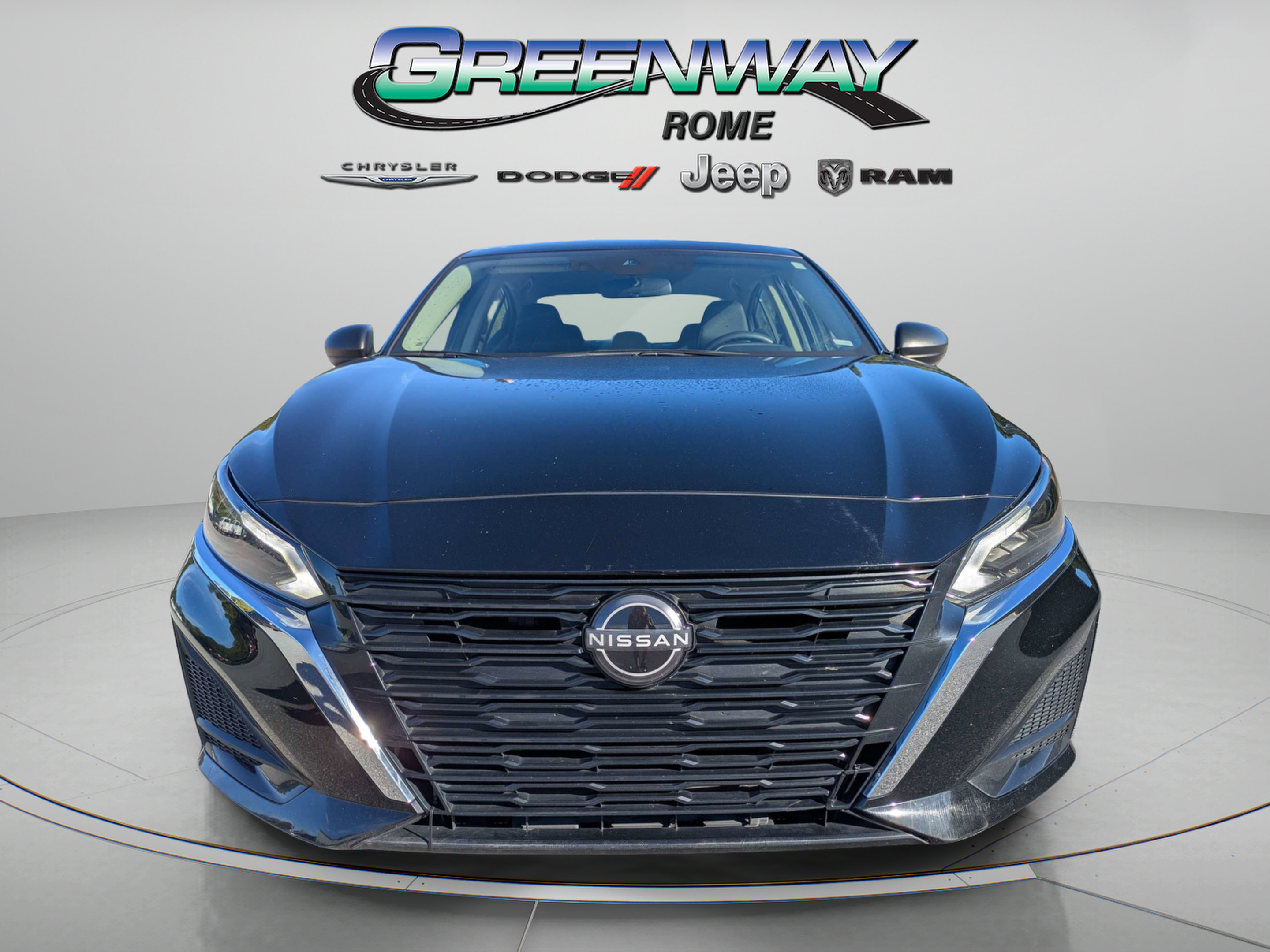 Used 2025 Nissan Altima 2.5 SV FWD image 3