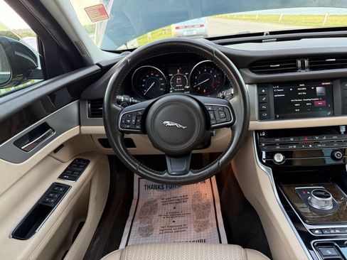 Used 2016 Jaguar XF Prestige RWD image 16