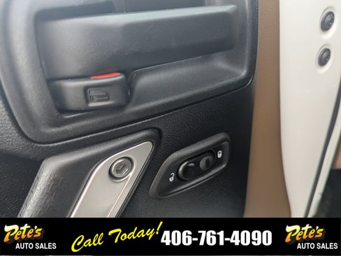 Used 2015 Jeep Wrangler Unlimited Rubicon w/ Max Tow Package image 27