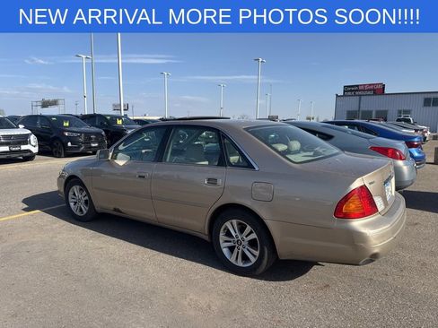 Used 2001 Toyota Avalon XLS FWD image 3