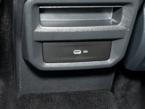 Used 2024 Volkswagen Taos SE FWD image 24