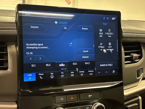 Used 2023 Ford Expedition XLT image 40