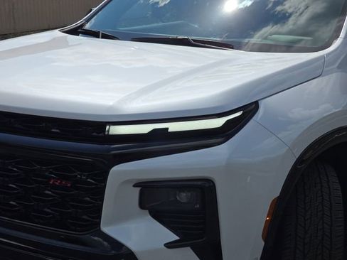 Used 2024 Chevrolet Traverse RS image 32