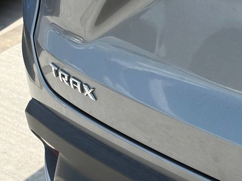 Used 2025 Chevrolet Trax LT FWD image 4