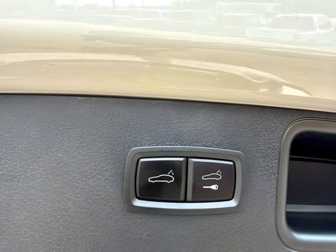 Used 2023 Porsche Macan AWD/4WD image 22