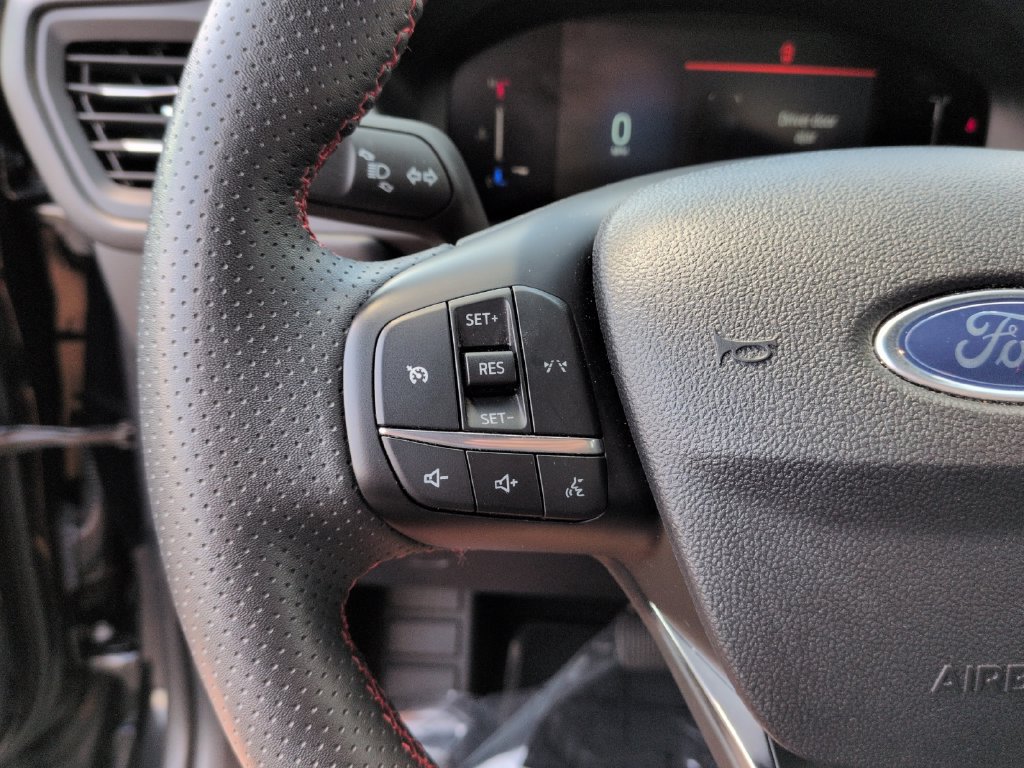 Used 2025 Ford Escape ST-Line Select AWD/4WD image 18