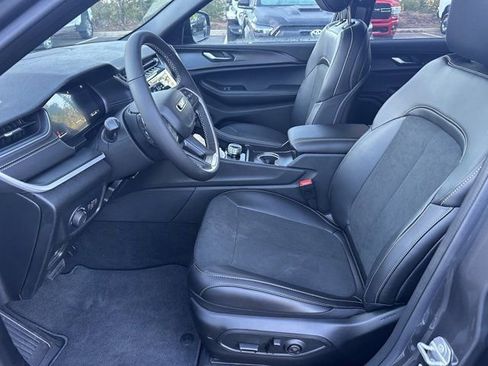 New 2025 Jeep Grand Cherokee L Altitude image 9