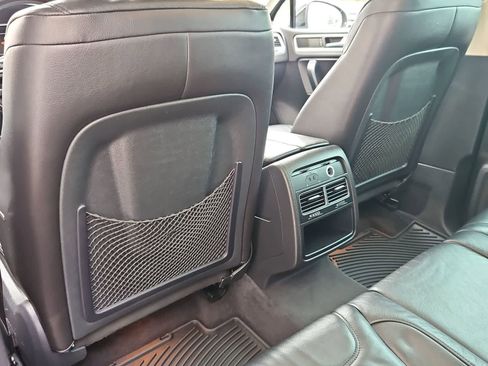 Used 2015 Volkswagen Touareg TDI AWD/4WD image 18