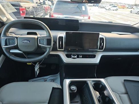 Used 2025 Ford Expedition Active image 7