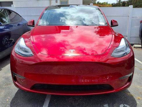 Used 2024 Tesla Model Y Long Range AWD/4WD image 2