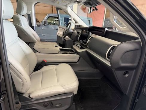 Used 2025 Ford Expedition Active AWD/4WD image 35