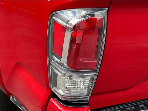 Used 2022 Toyota Tacoma TRD Sport AWD/4WD image 24