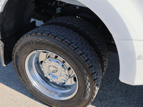 Certified 2025 Ford F450 Platinum image 12