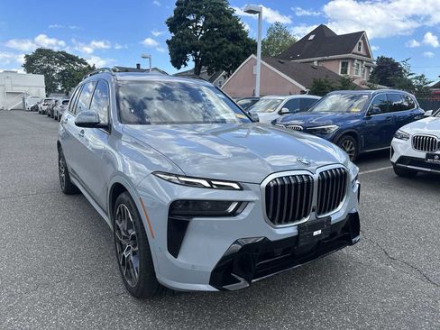 Used 2024 BMW X7 xDrive40i w/ M Sport Package AWD/4WD image 2