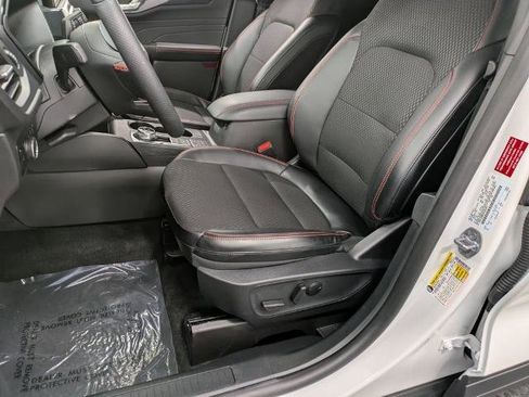 Certified 2025 Ford Escape ST-Line w/ Cold Weather Package image 9