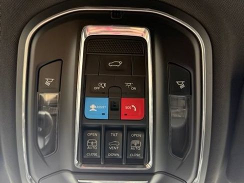 Used 2024 Jeep Grand Cherokee L Limited w/ Luxury Tech Group II AWD/4WD image 35