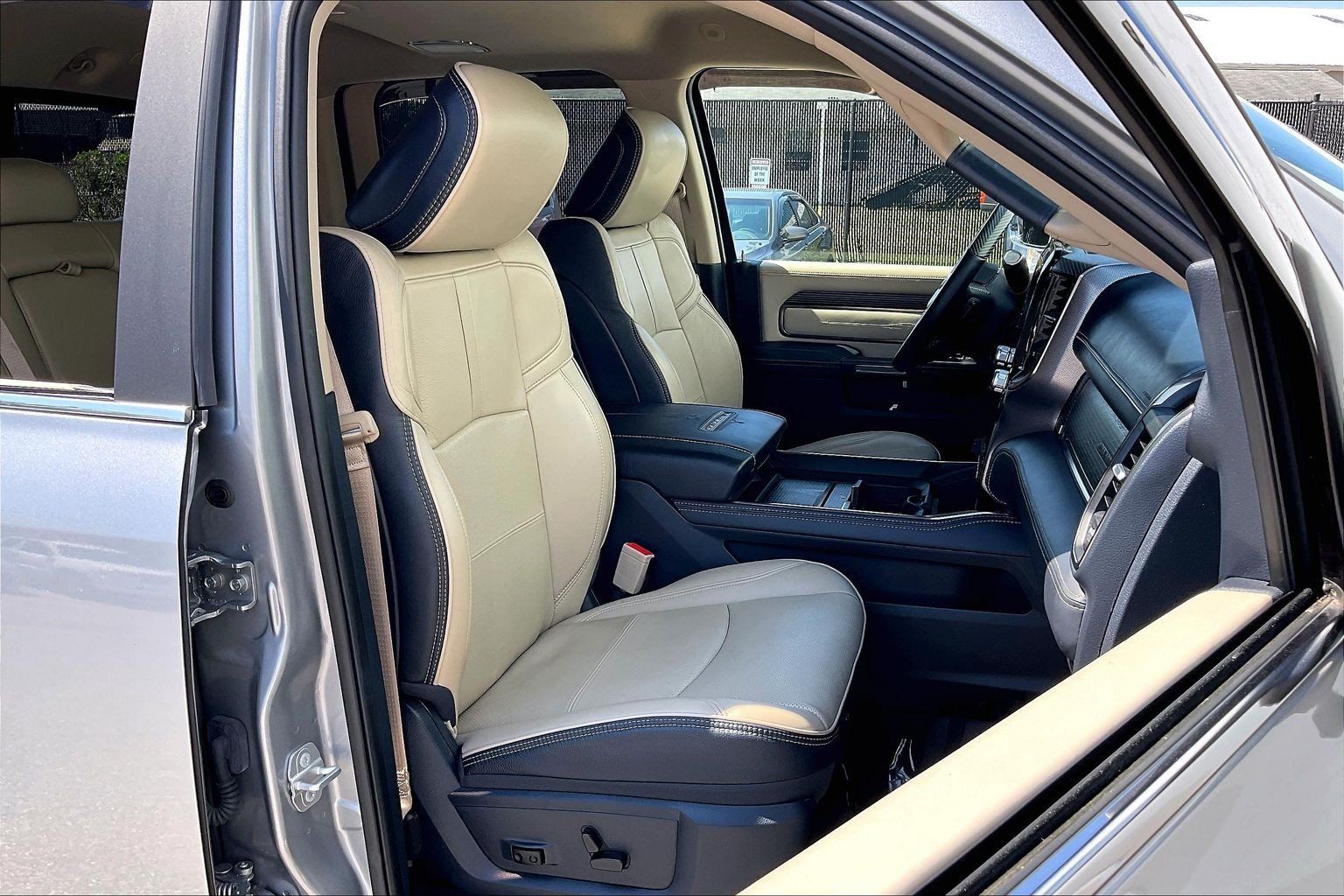 Used 2022 RAM 2500 Limited AWD/4WD image 9