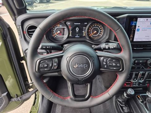 Used 2024 Jeep Wrangler Rubicon w/ Technology Group AWD/4WD image 17