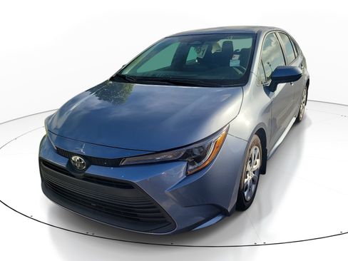 Used 2025 Toyota Corolla LE FWD image 3