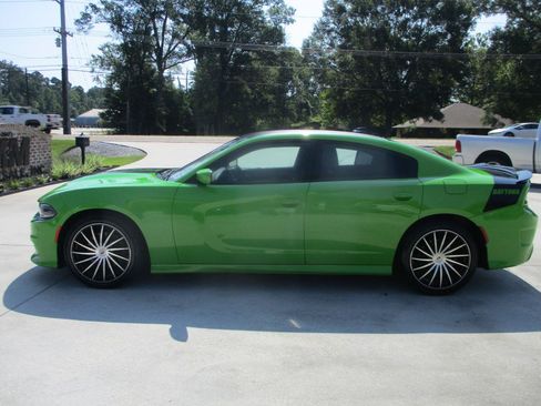 Used 2017 Dodge Charger R/T RWD image 9