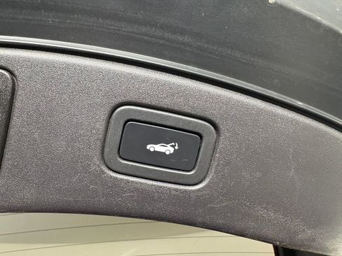 Used 2017 Jaguar F-TYPE R image 27