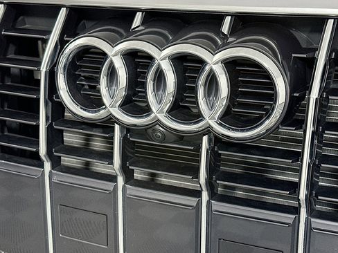 Used 2025 Audi Q3 2.0T Premium Plus w/ Premium Plus Package image 15