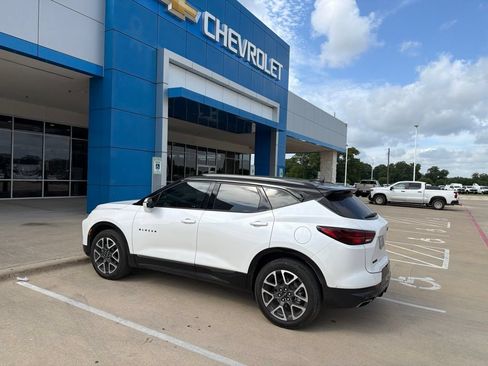 Used 2024 Chevrolet Blazer RS w/ Driver Confidence II Package FWD image 4