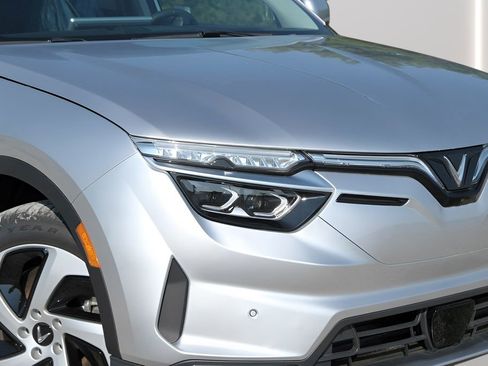 New 2025 VinFast VF 8 Eco image 30