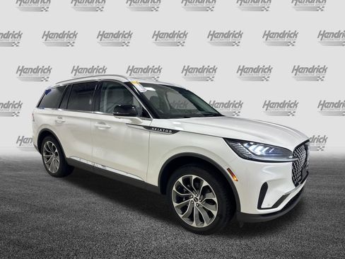 Used 2025 Lincoln Aviator Reserve AWD/4WD image 2