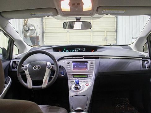 Used 2015 Toyota Prius Two image 11