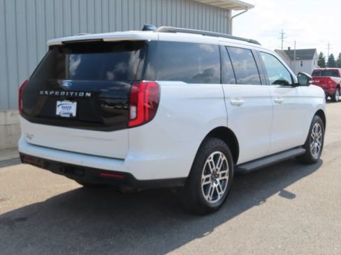 Used 2025 Ford Expedition Active AWD/4WD image 3