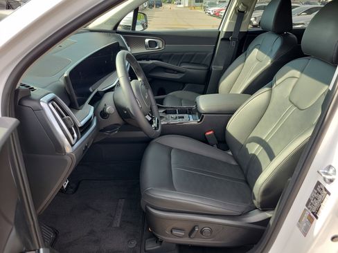 Certified 2025 Kia Sorento SX FWD image 23