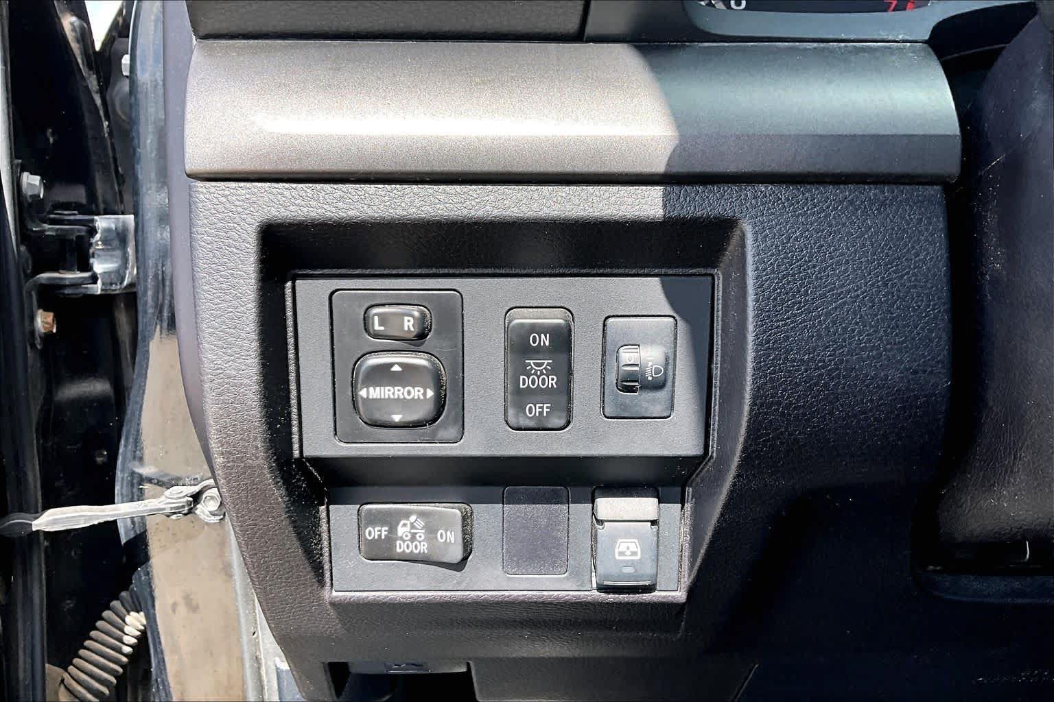 Used 2014 Toyota Tundra SR5 w/ SR5 Upgrade Package RWD image 35