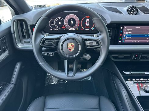 Used 2025 Porsche Cayenne image 14