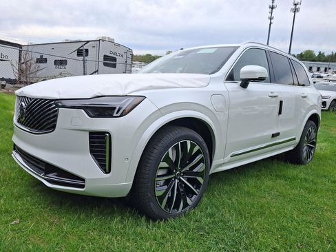 New 2026 Volvo XC90 T8 Ultra w/ Protection Package Premier AWD/4WD image 2