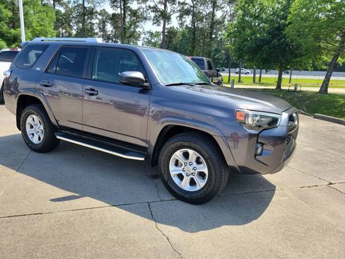 Used 2018 Toyota 4Runner SR5 RWD image 9