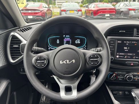 Used 2025 Kia Soul LX w/ LX Technology Package FWD image 33
