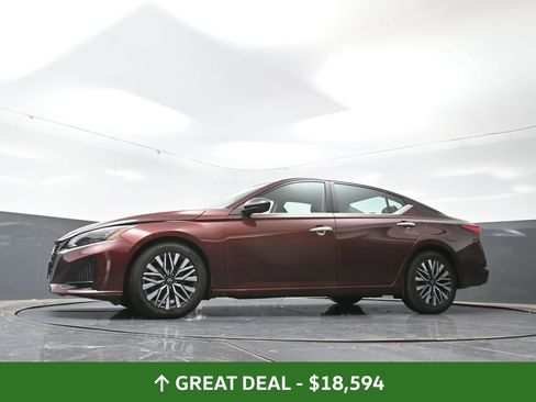 Used 2024 Nissan Altima 2.5 SV image 29