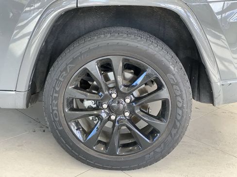 Used 2020 Jeep Grand Cherokee Altitude AWD/4WD image 12