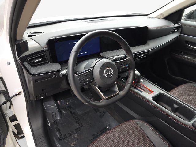 Used 2025 Nissan Kicks SR FWD image 16