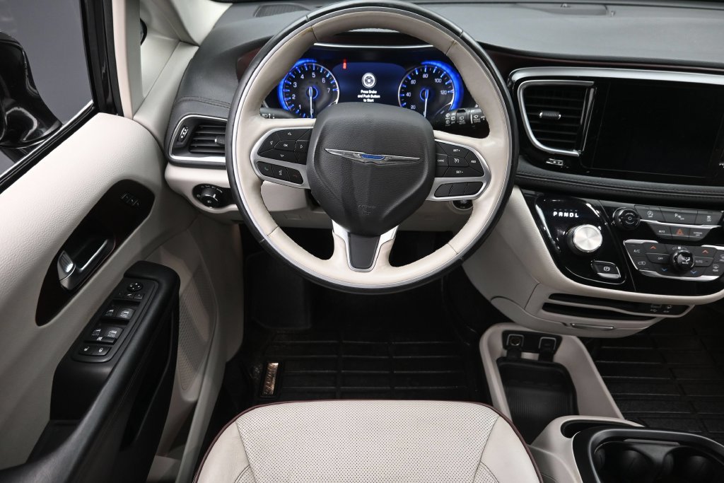 Used 2020 Chrysler Pacifica Limited FWD image 15